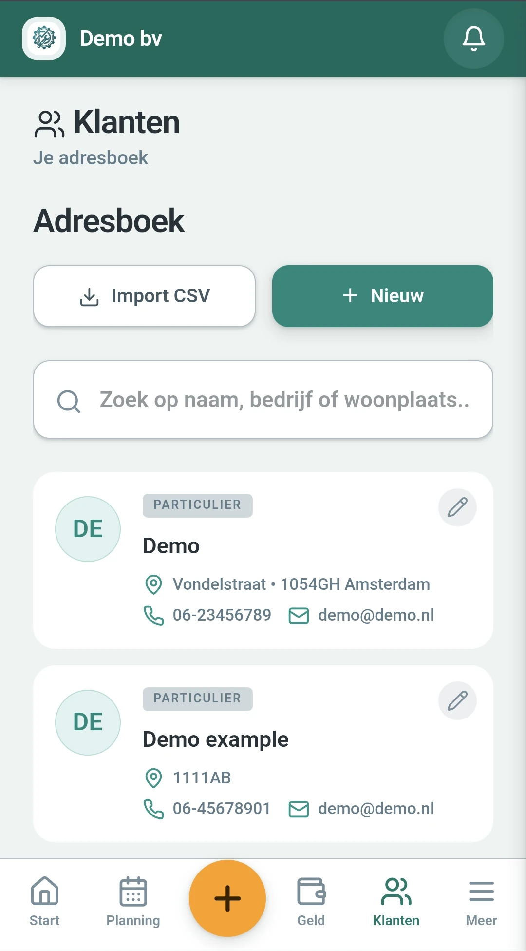 Het klantenscherm met een zoekbalk en een lijst klanten met hun woonplaats.